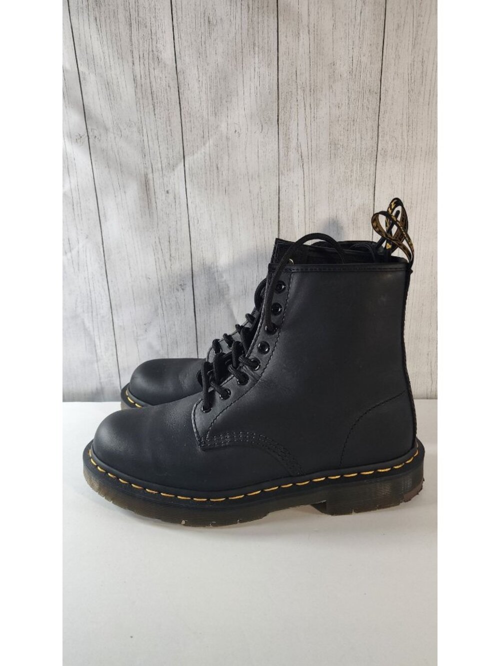 DR. DOC MARTENS 1460 BLACK BOOTS SOFT WAIR 8 EYELET SOFT LEATHER UNISEX SIZE 8 W